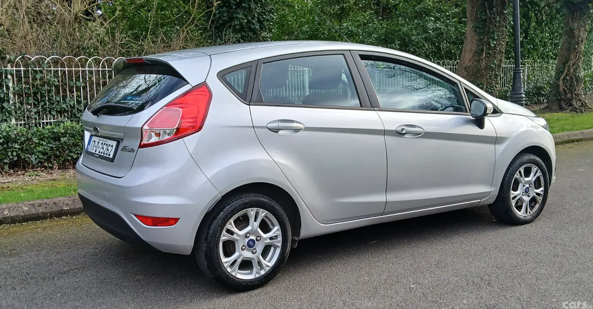 Ford Fiesta Hatchback, Petrol, 2017, Silver