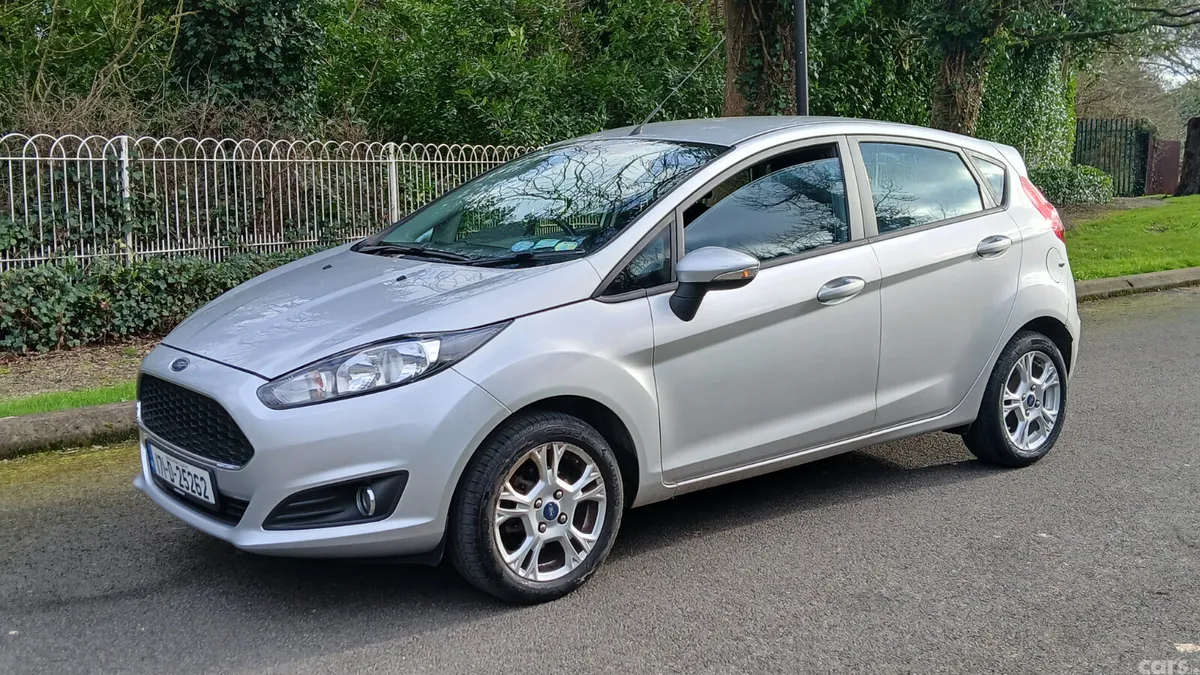Ford Fiesta Hatchback, Petrol, 2017, Silver