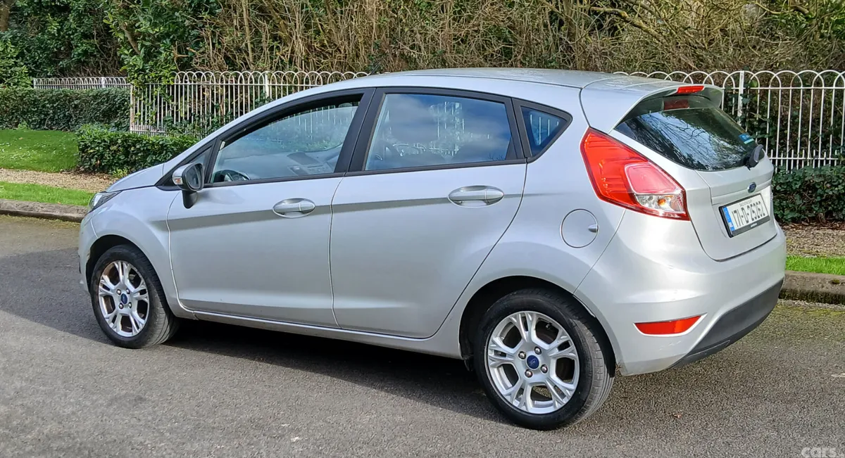 Ford Fiesta Hatchback, Petrol, 2017, Silver