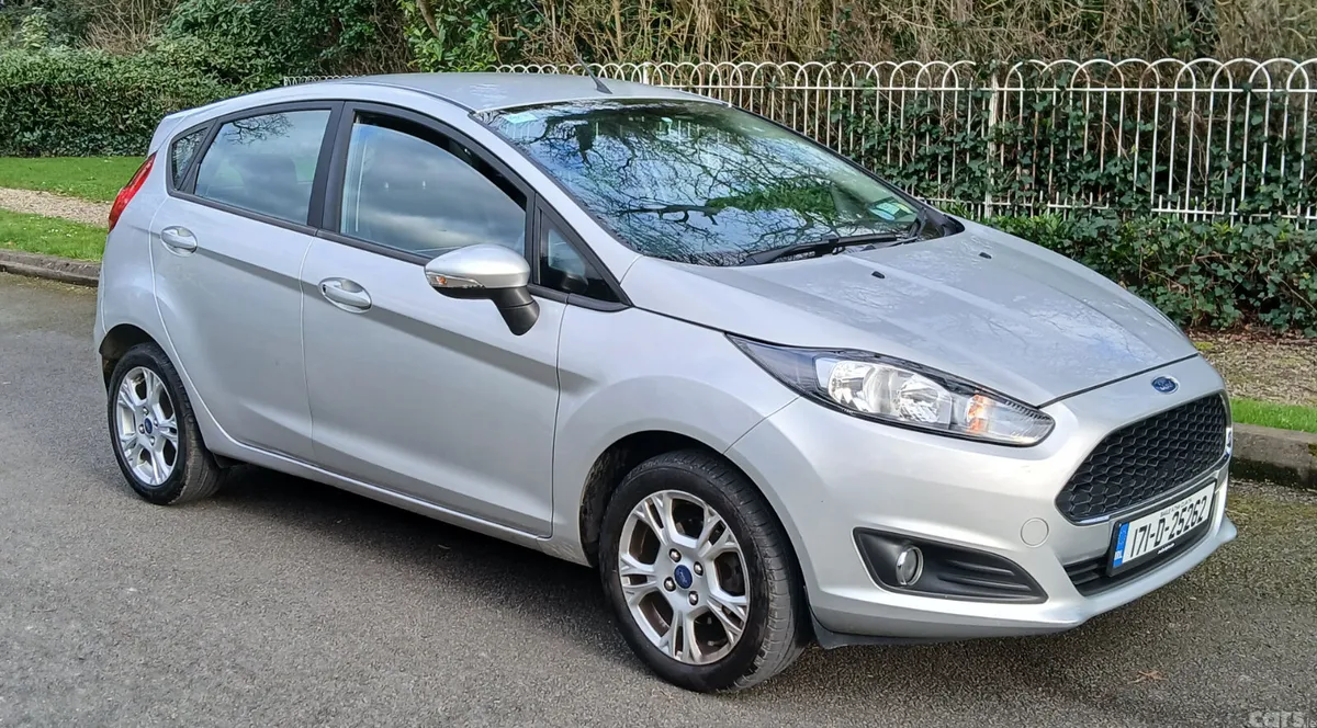 Ford Fiesta Hatchback, Petrol, 2017, Silver