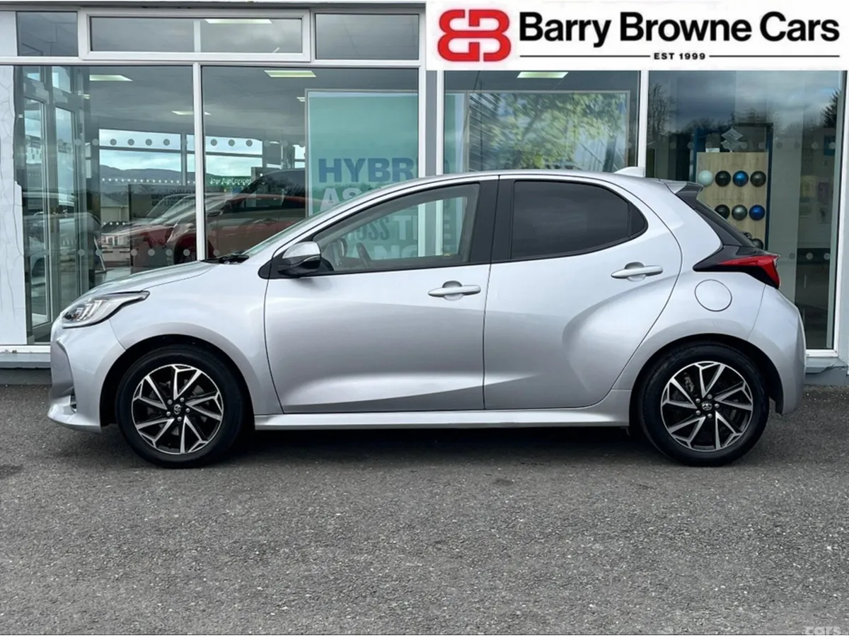 Toyota Yaris Hatchback, Petrol Hybrid, 2023, Silver