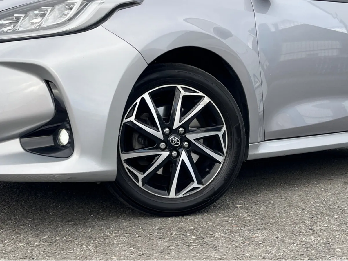 Toyota Yaris Hatchback, Petrol Hybrid, 2023, Silver