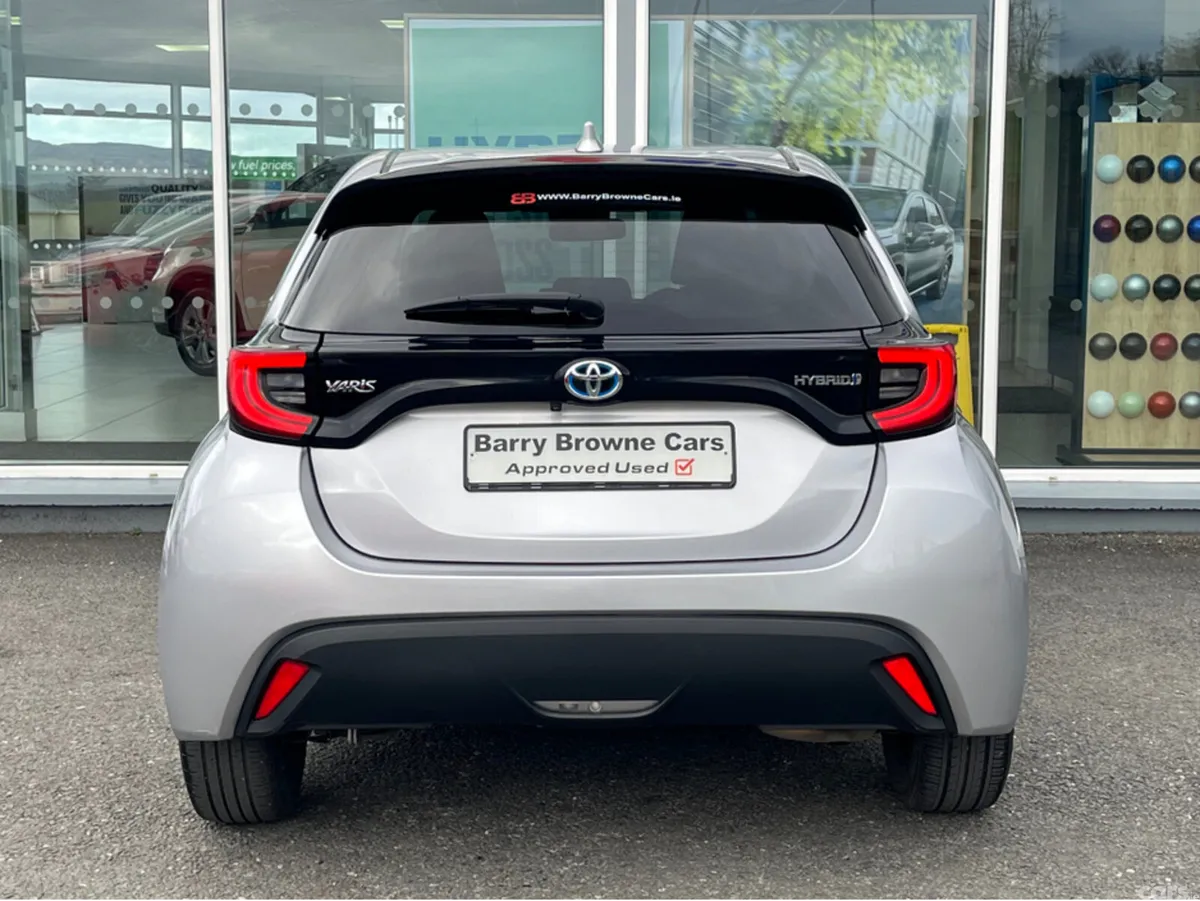 Toyota Yaris Hatchback, Petrol Hybrid, 2023, Silver