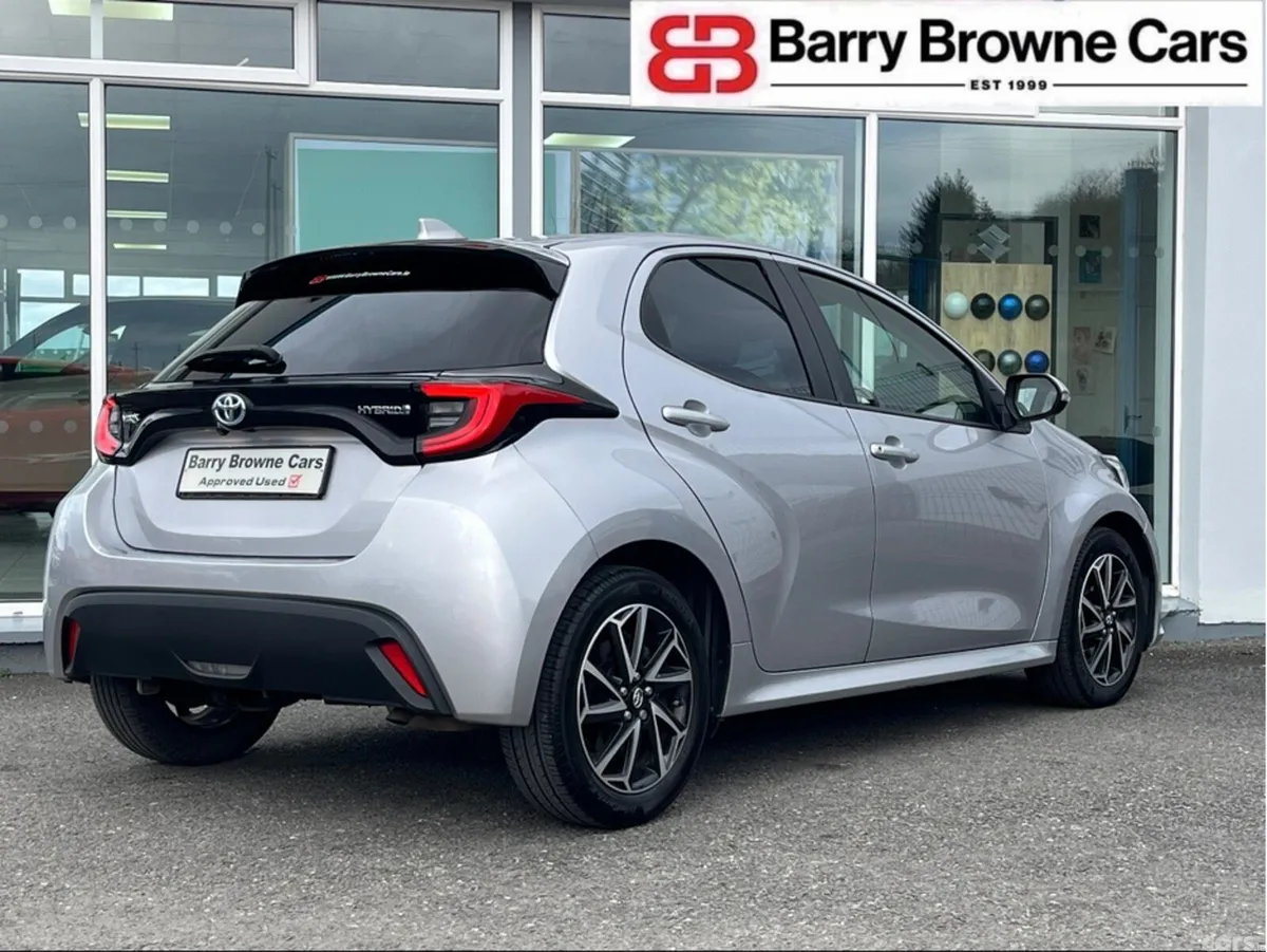 Toyota Yaris Hatchback, Petrol Hybrid, 2023, Silver