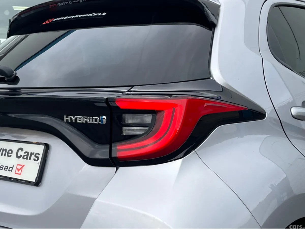 Toyota Yaris Hatchback, Petrol Hybrid, 2023, Silver