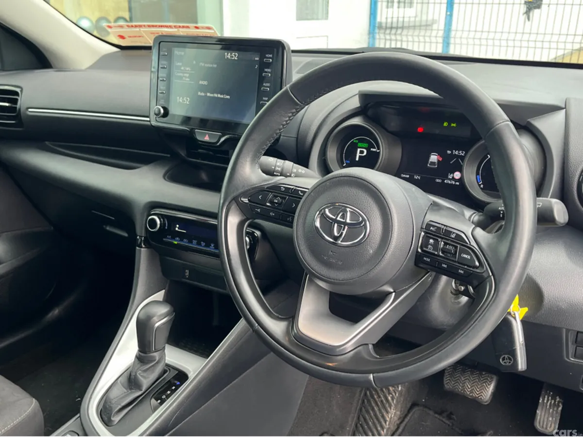 Toyota Yaris Hatchback, Petrol Hybrid, 2023, Silver
