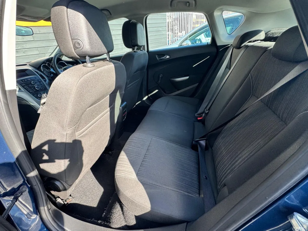 Opel Astra Hatchback, Petrol, 2011, Blue