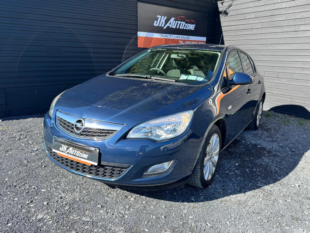 Opel Astra Hatchback, Petrol, 2011, Blue