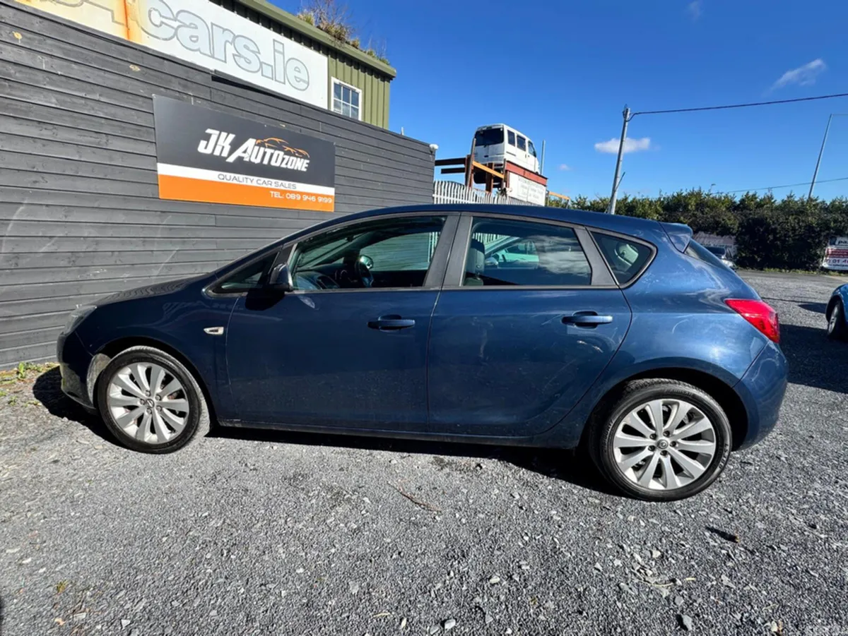 Opel Astra Hatchback, Petrol, 2011, Blue