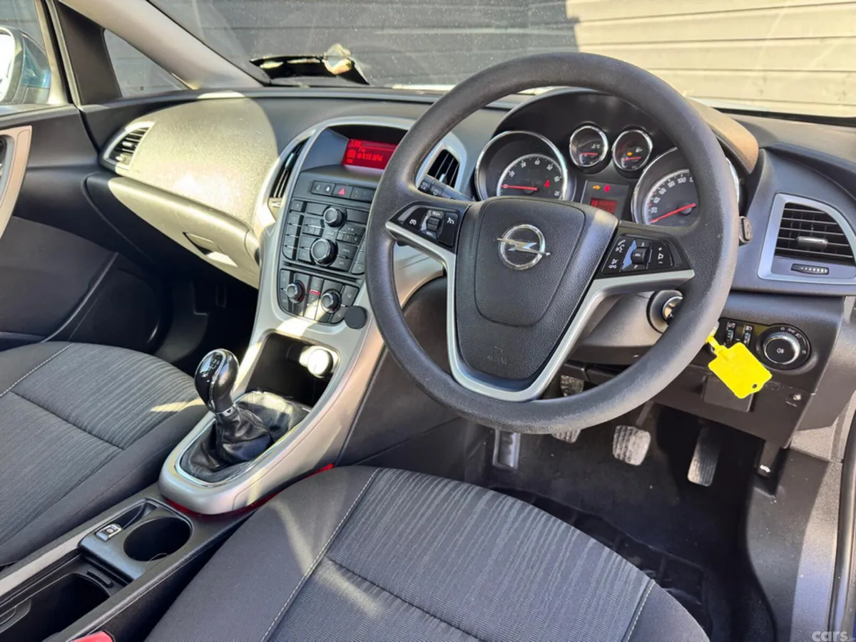 Opel Astra Hatchback, Petrol, 2011, Blue
