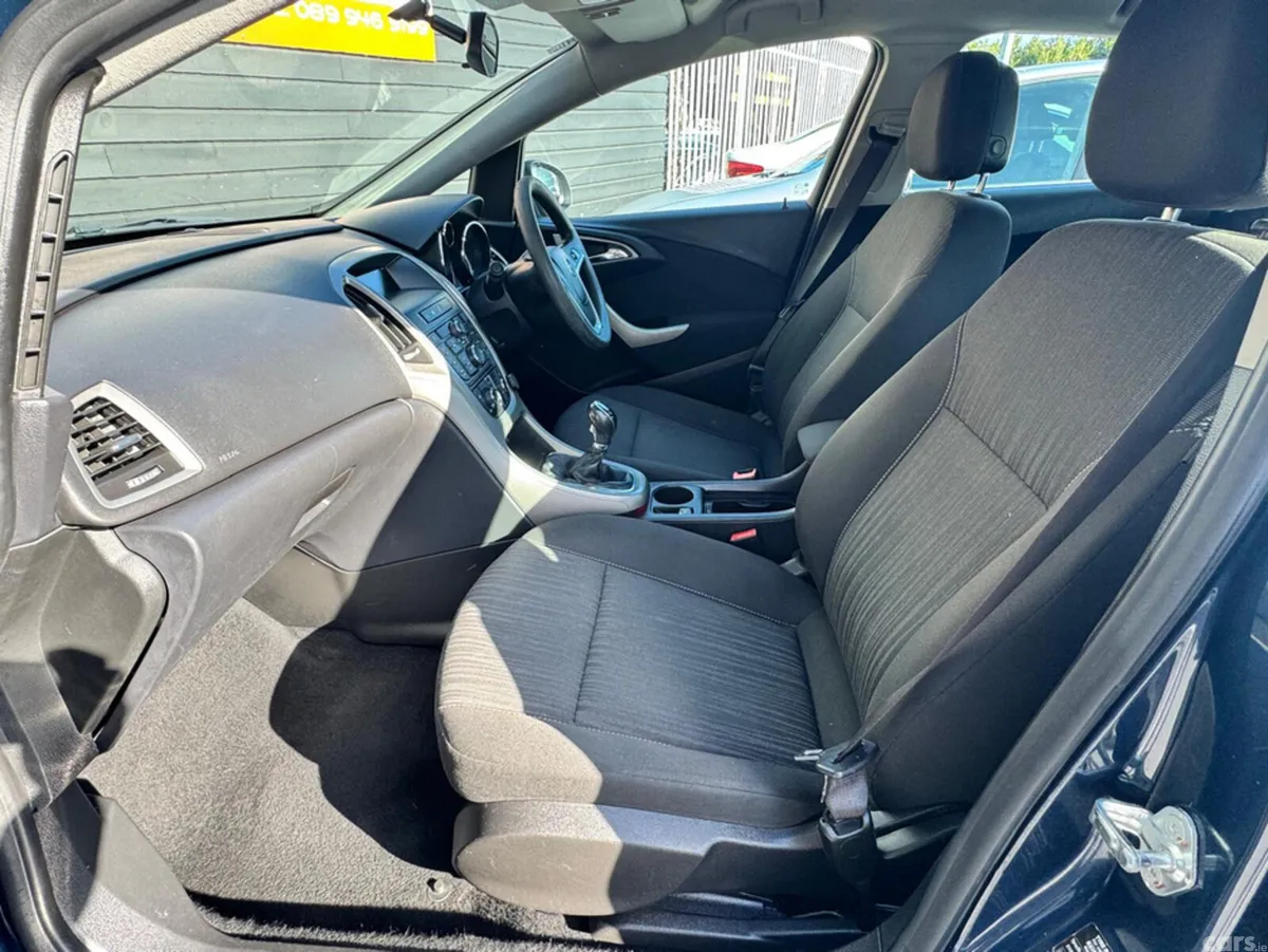 Opel Astra Hatchback, Petrol, 2011, Blue