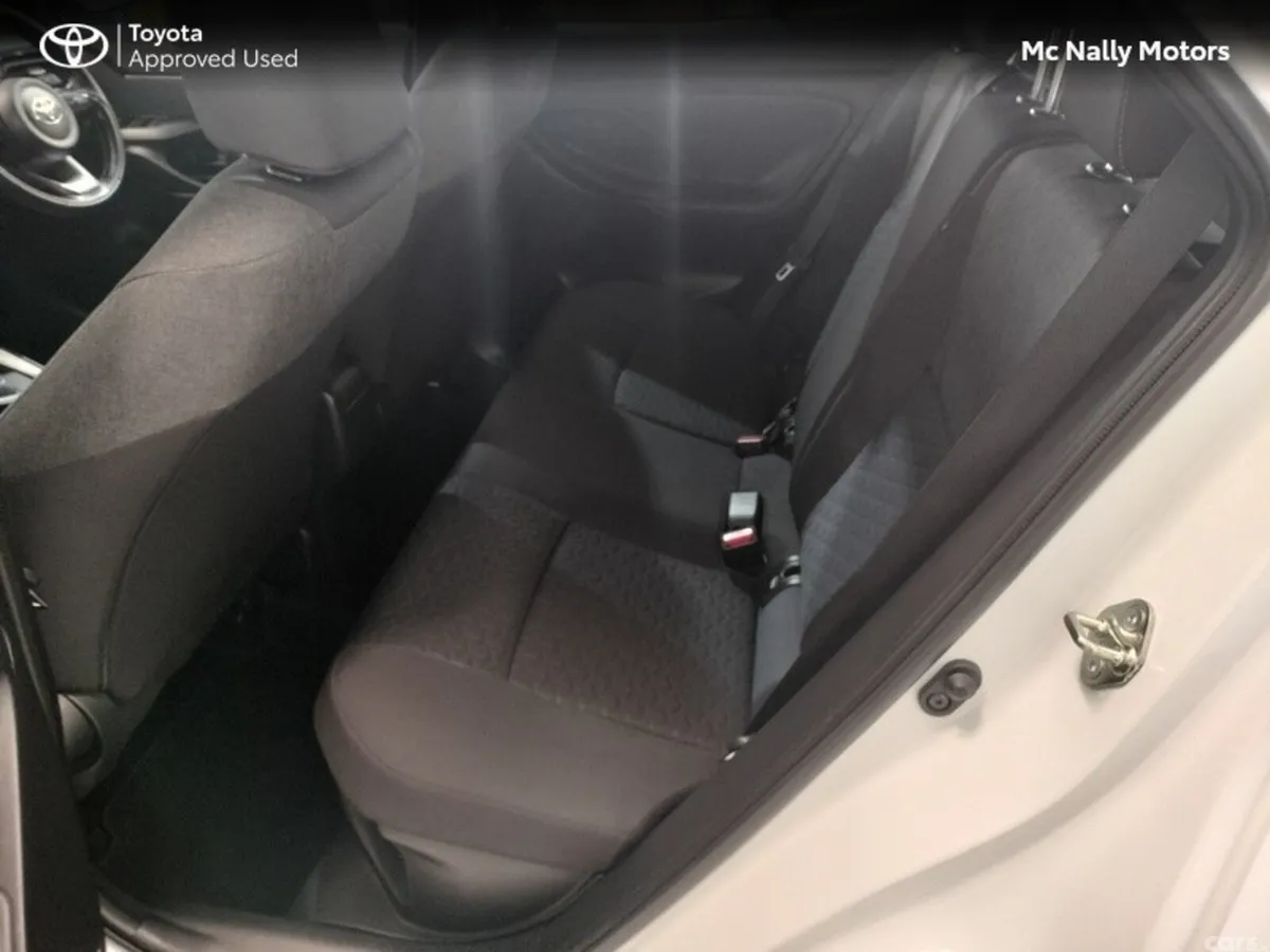 Toyota Yaris Cross Hatchback, Petrol Hybrid, 2023, White