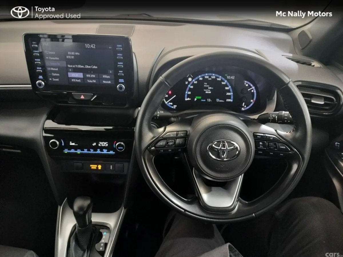 Toyota Yaris Cross Hatchback, Petrol Hybrid, 2023, White
