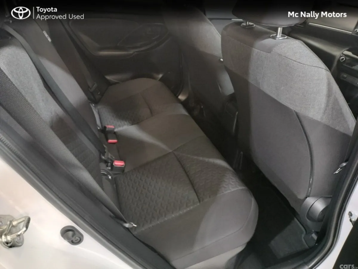 Toyota Yaris Cross Hatchback, Petrol Hybrid, 2023, White
