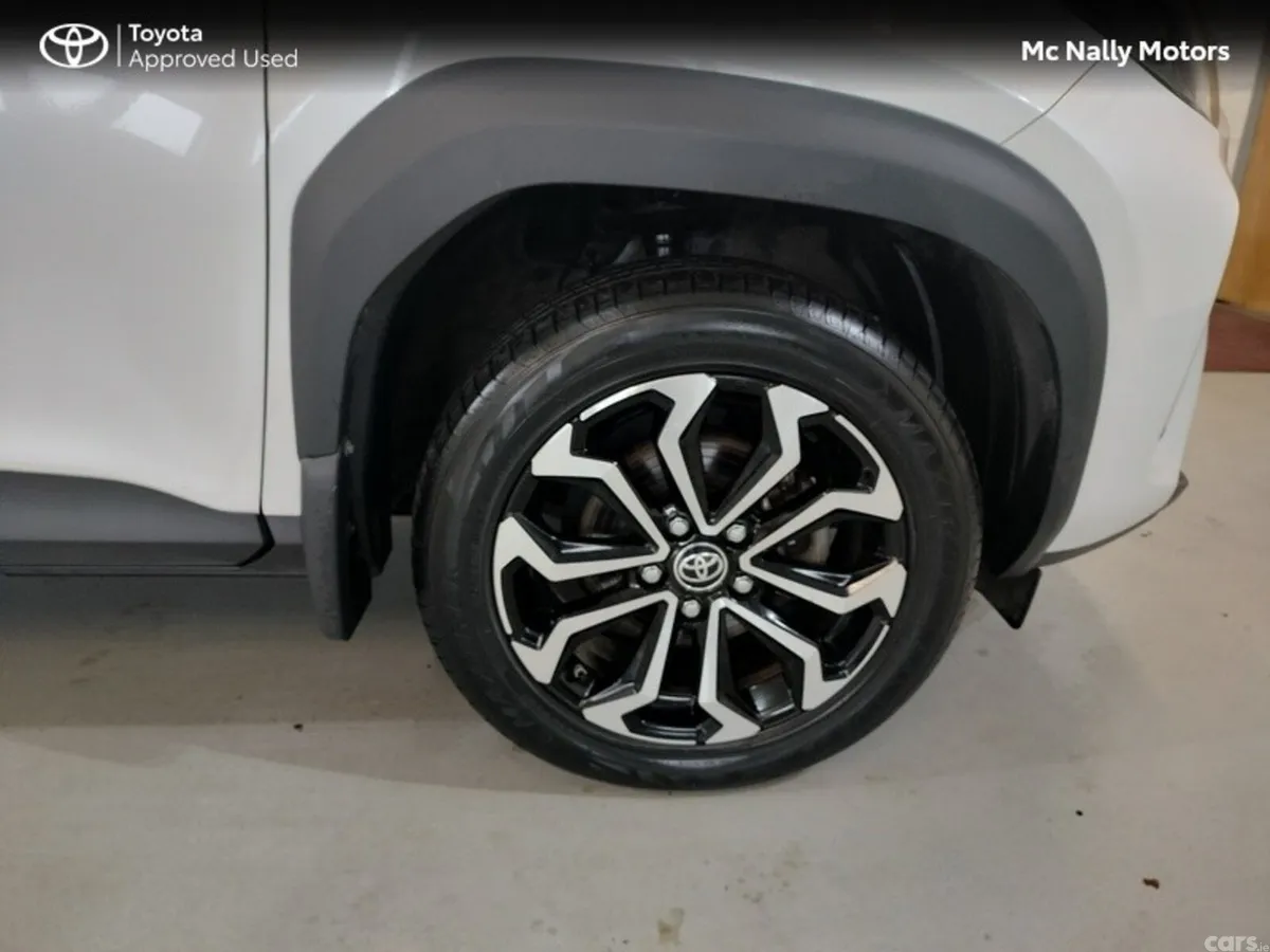 Toyota Yaris Cross Hatchback, Petrol Hybrid, 2023, White