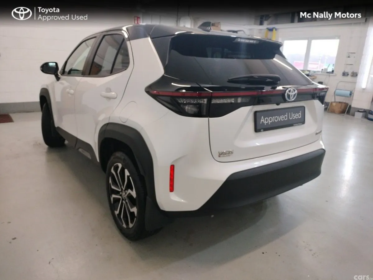 Toyota Yaris Cross Hatchback, Petrol Hybrid, 2023, White