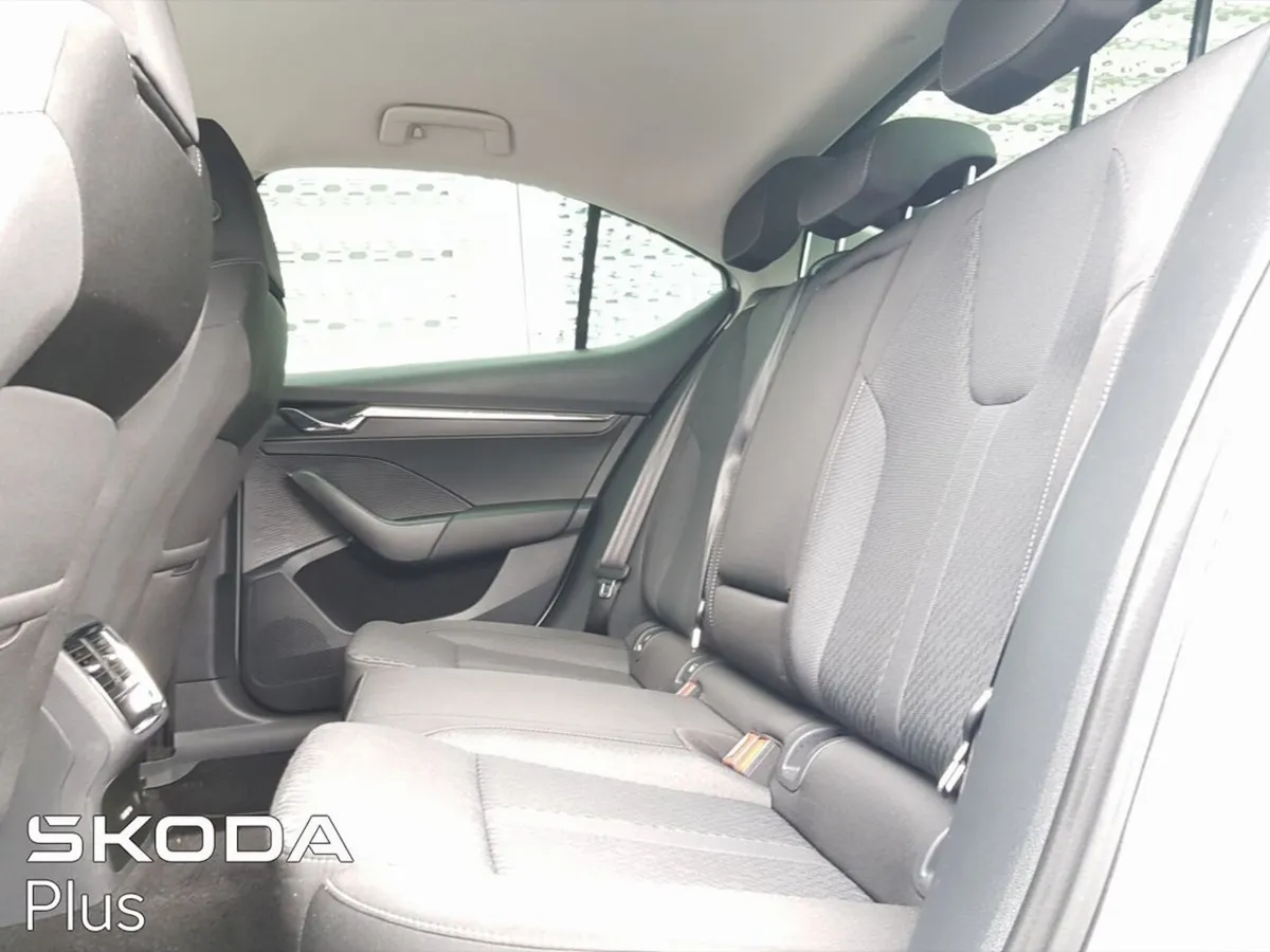 Skoda Octavia Saloon, Diesel, 2024, Grey
