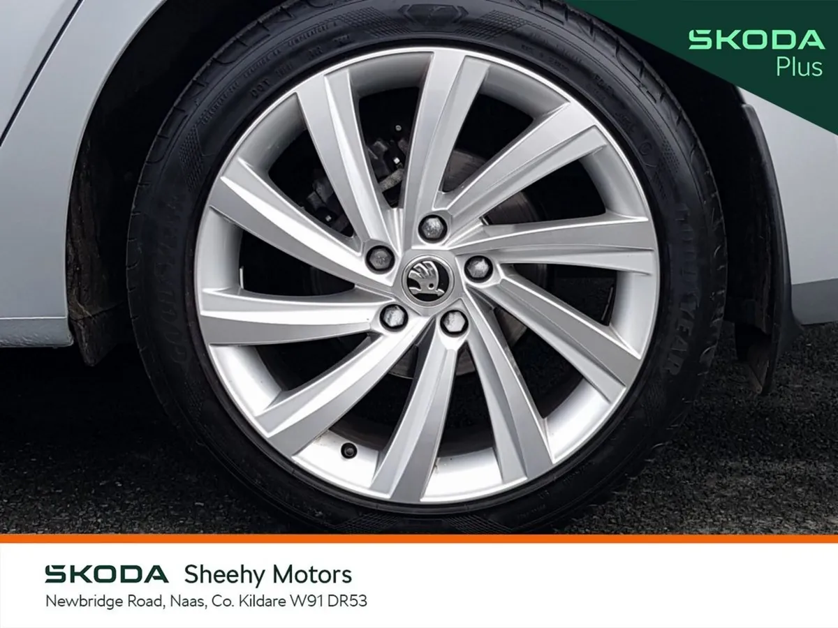 Skoda Octavia Saloon, Diesel, 2024, Grey