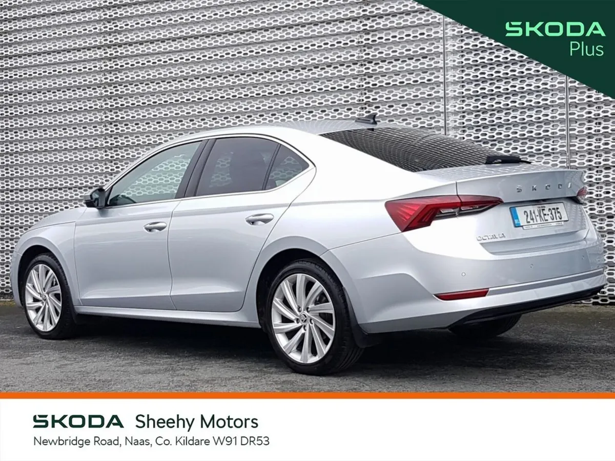 Skoda Octavia Saloon, Diesel, 2024, Grey