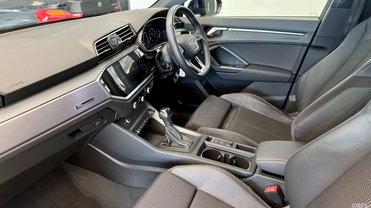 Audi Q3 SUV, Petrol Plug-in Hybrid, 2023, Blue