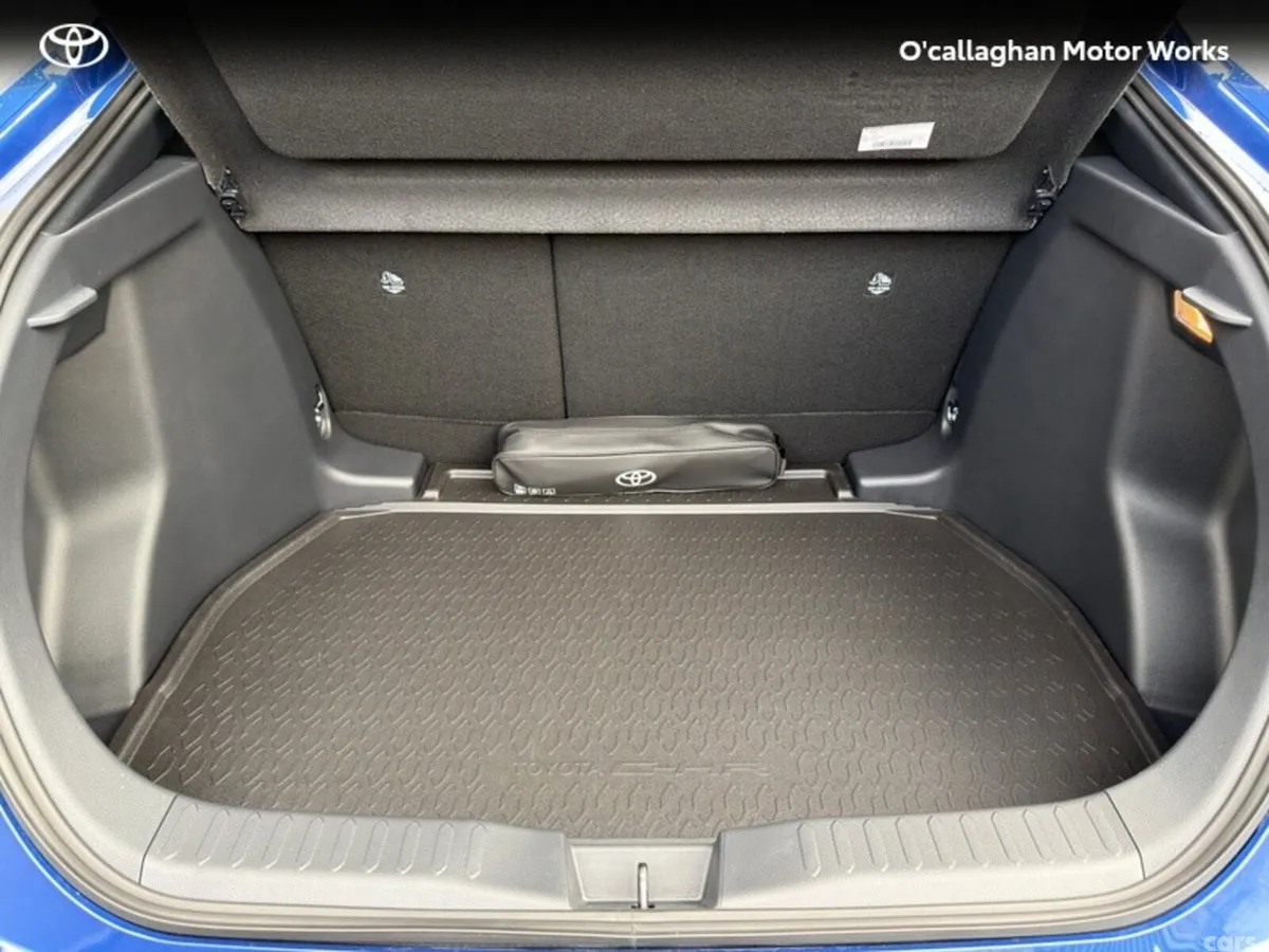 Toyota C-HR SUV, Petrol Hybrid, 2026, Blue