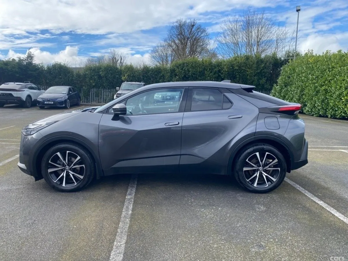 Toyota C-HR SUV, Petrol Hybrid, 2024, Grey