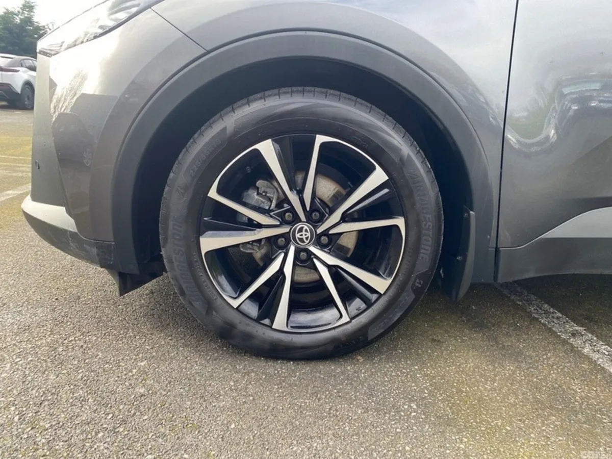 Toyota C-HR SUV, Petrol Hybrid, 2024, Grey