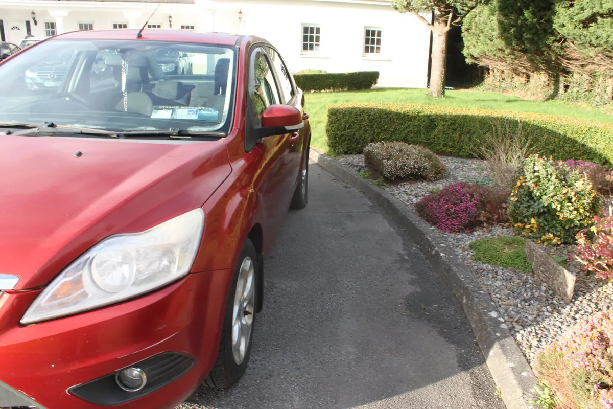 Ford Focus Saloon, Diesel, 2009, Red