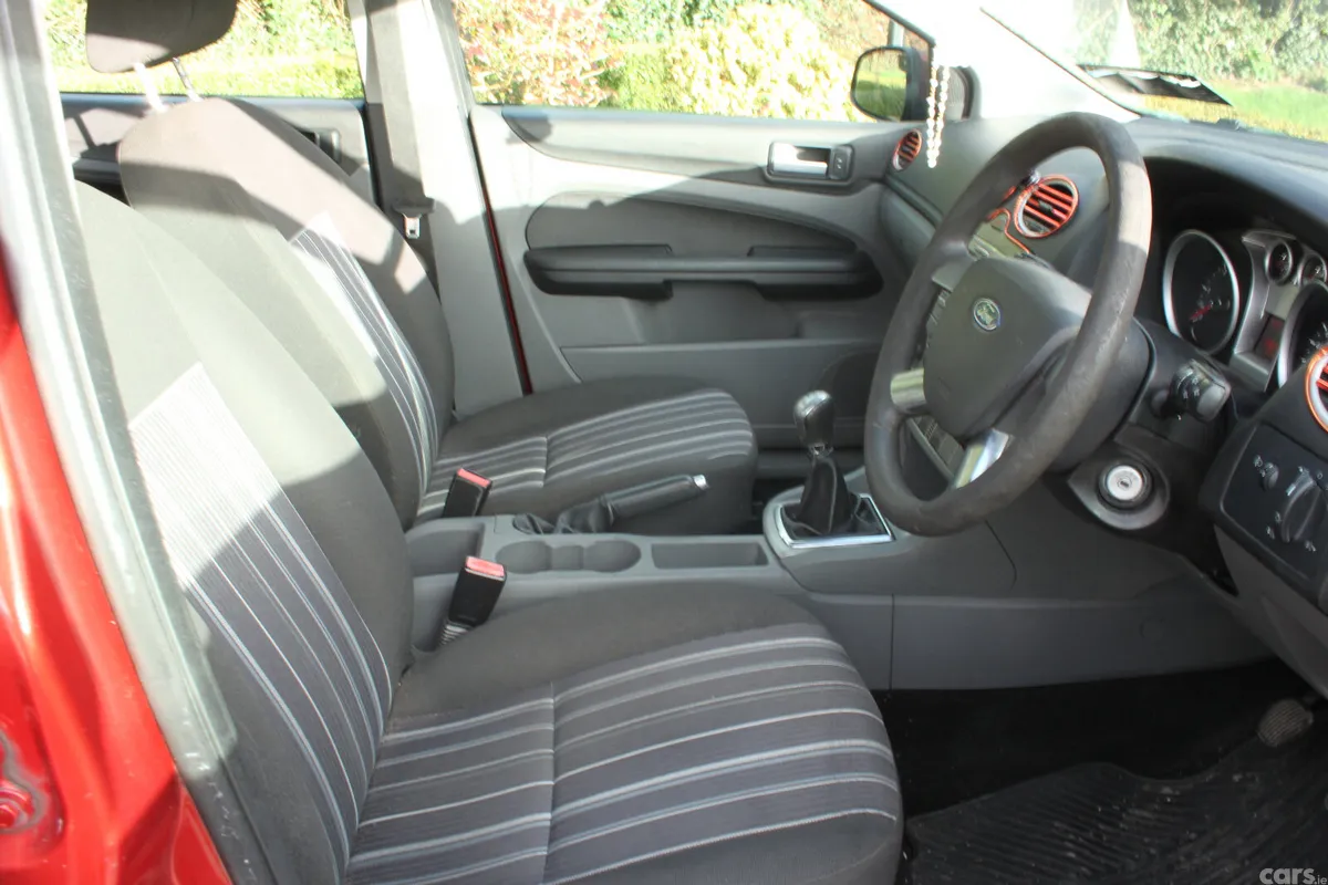 Ford Focus Saloon, Diesel, 2009, Red