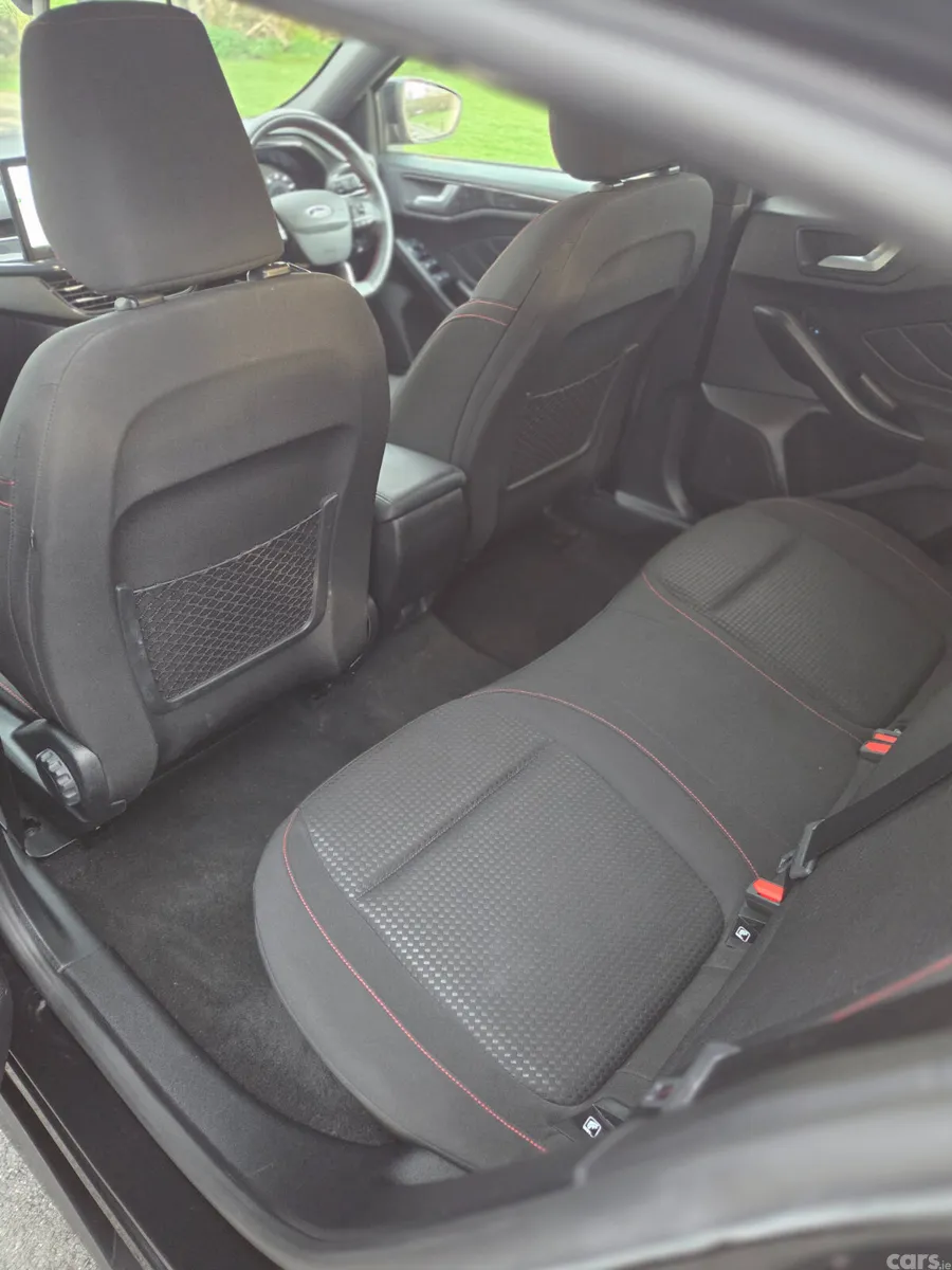 Ford Focus Hatchback, Petrol Hybrid, 2024, Black