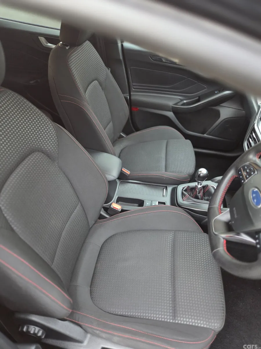 Ford Focus Hatchback, Petrol Hybrid, 2024, Black