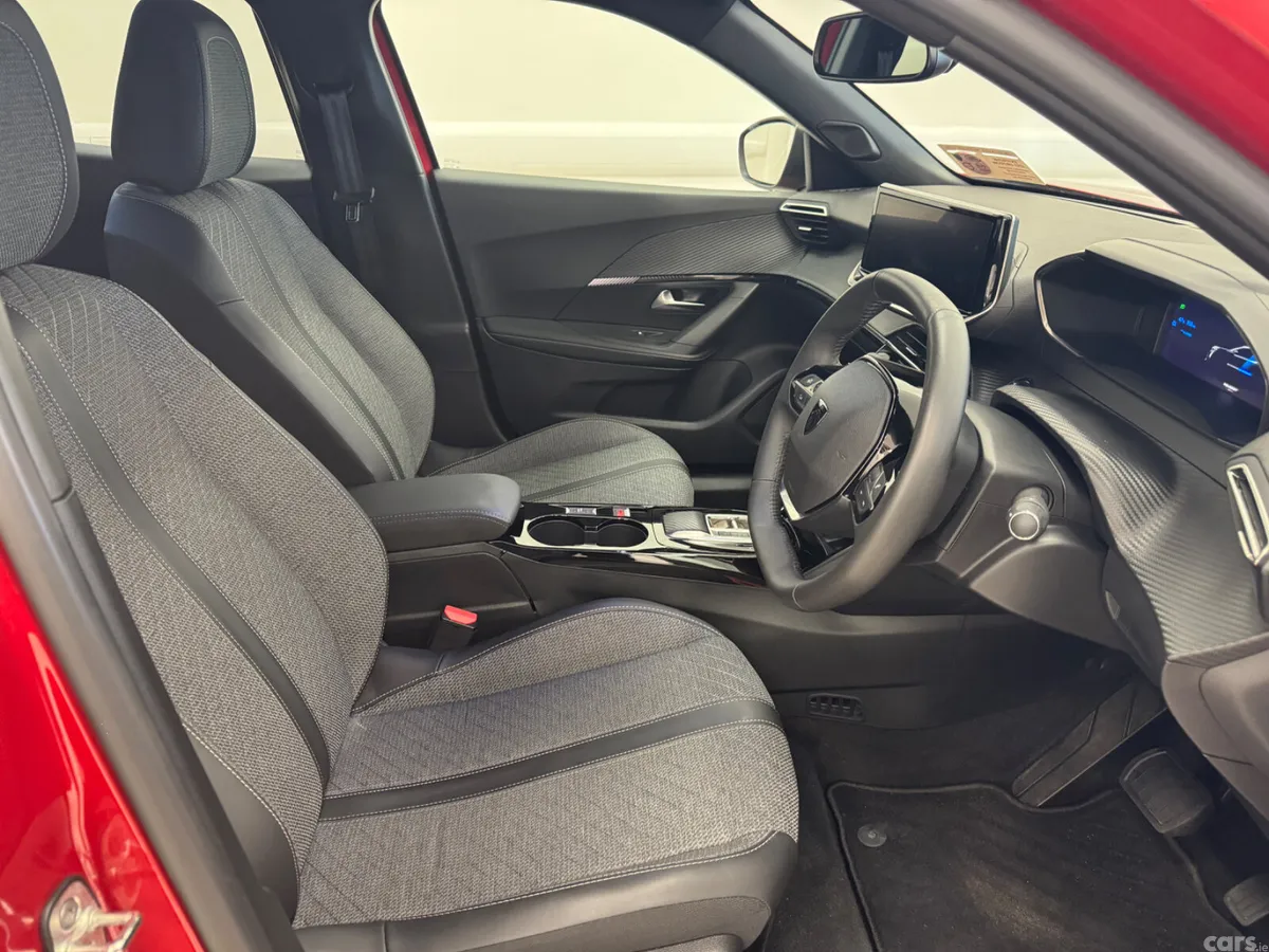 Peugeot 2008 MPV, Electric, 2025, Red