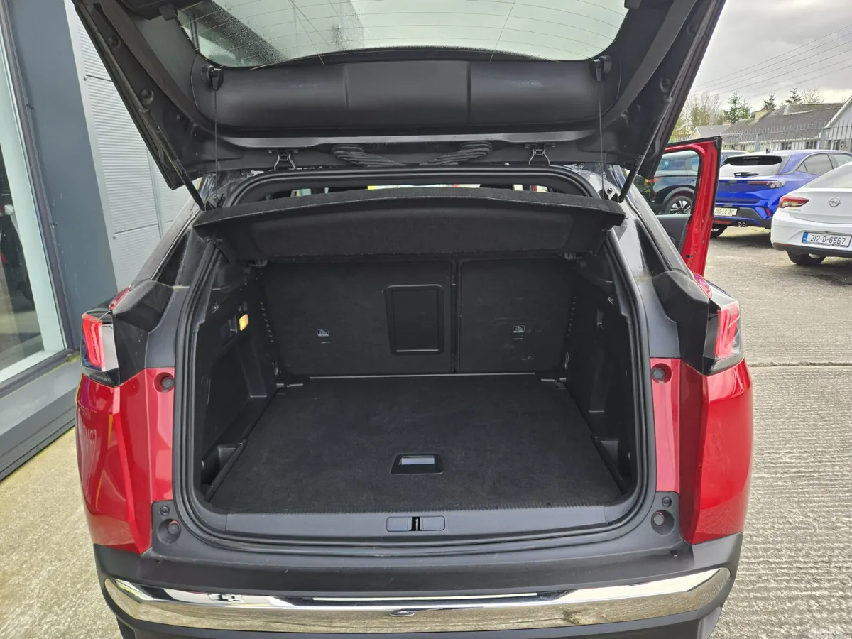 Peugeot 3008 MPV, Diesel, 2024, Red