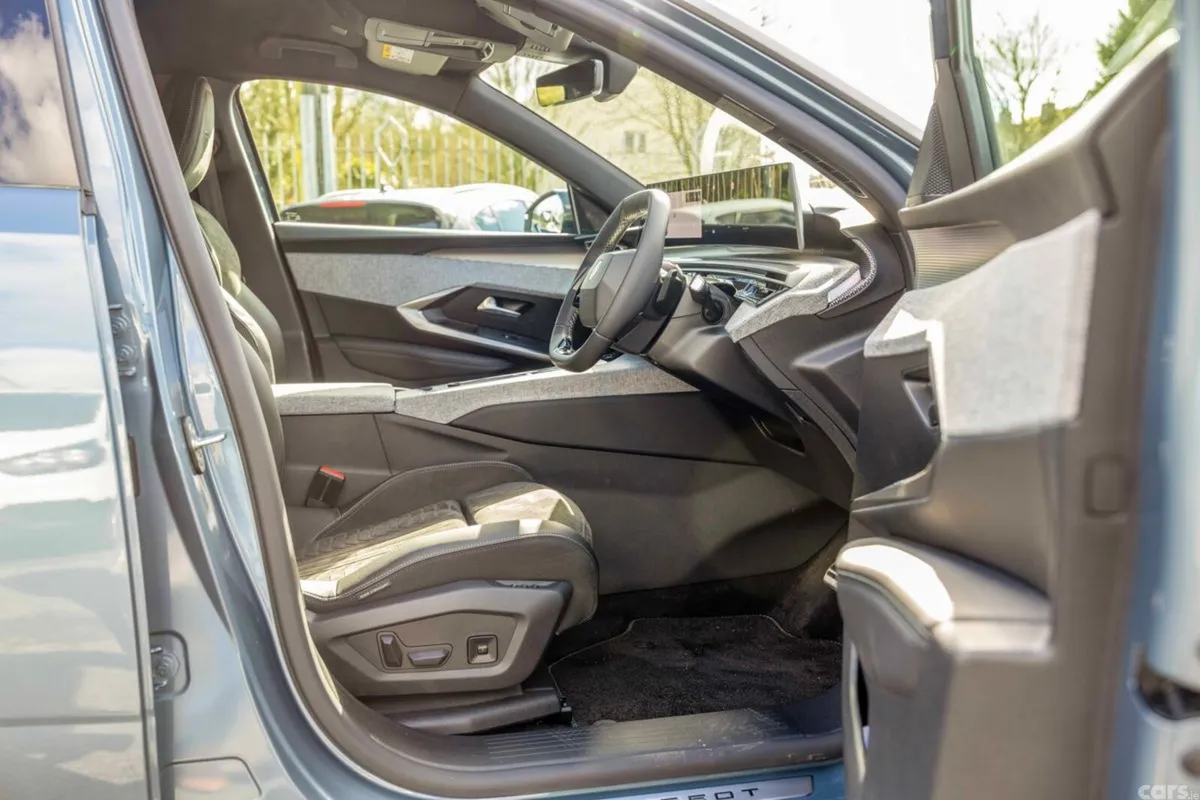 Peugeot 5008 MPV, Electric, 2026, Blue