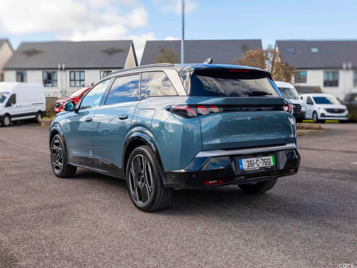 Peugeot 5008 MPV, Electric, 2026, Blue