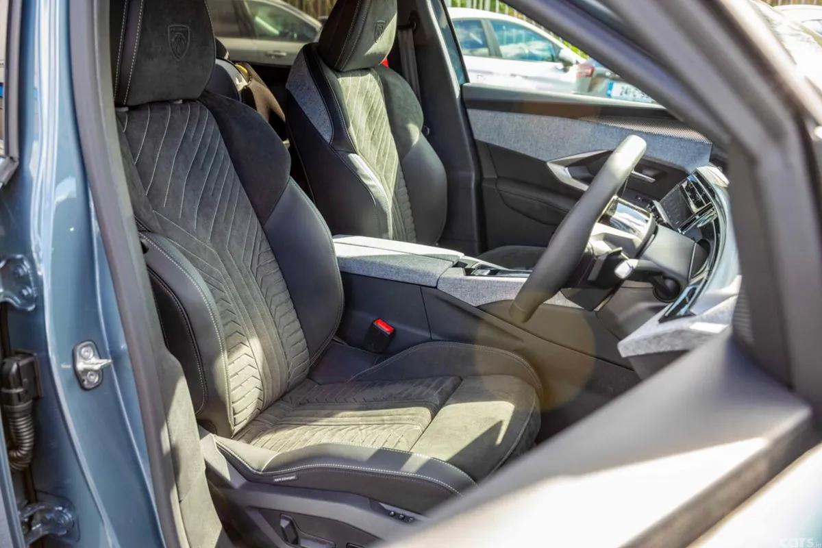 Peugeot 5008 MPV, Electric, 2026, Blue