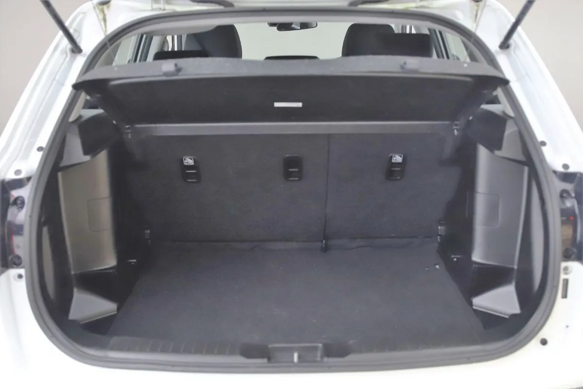 Suzuki Vitara SUV, Petrol Hybrid, 2023, White