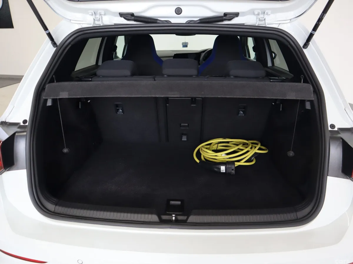 Volkswagen Golf Hatchback, Petrol Hybrid, 2023, White