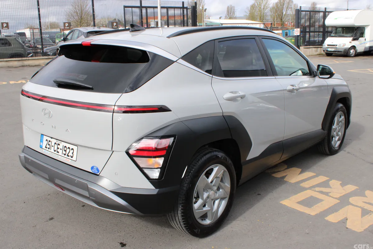 Hyundai KONA MPV, Petrol, 2025, Grey