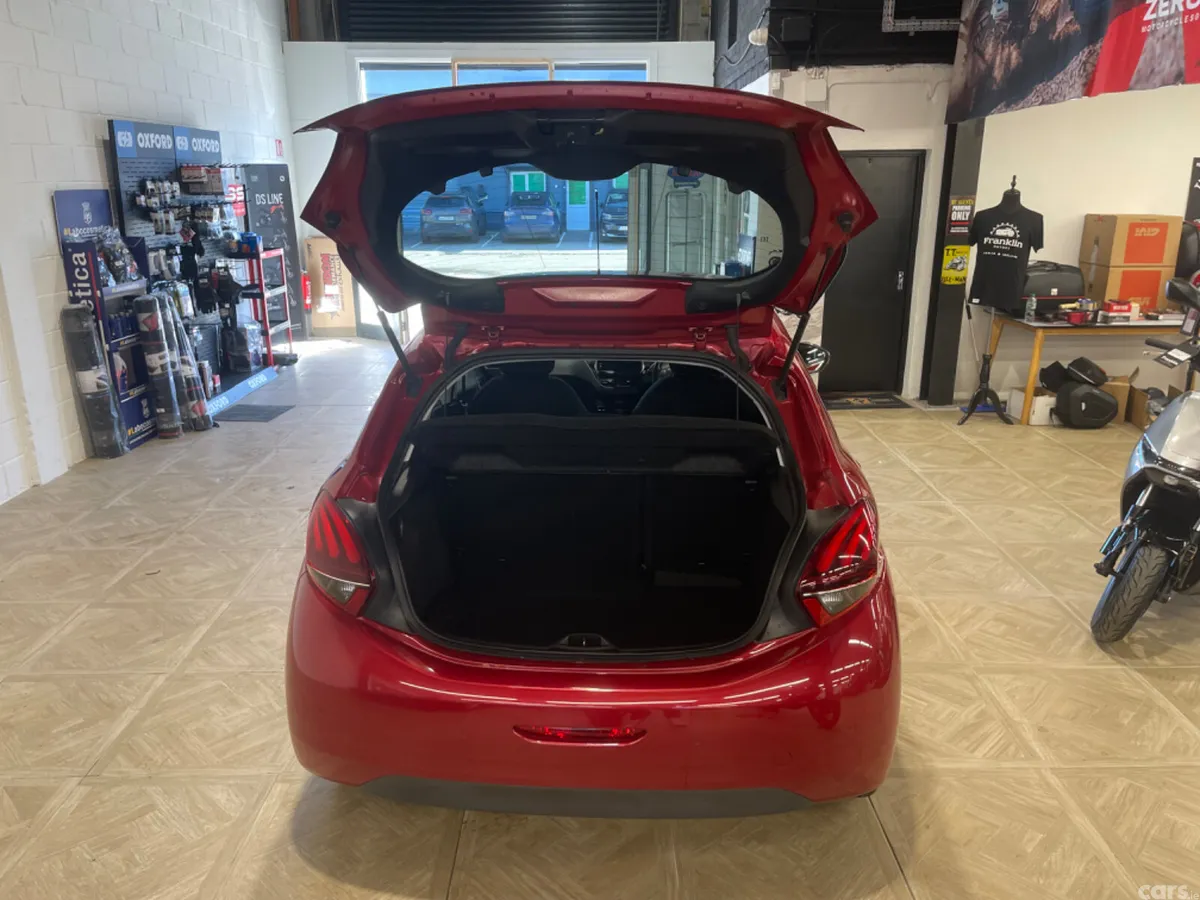 Peugeot 208 Hatchback, Petrol, 2017, Red