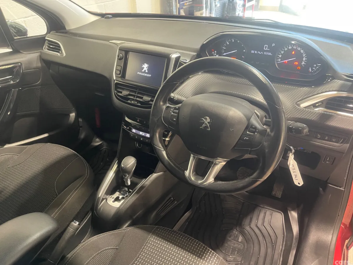 Peugeot 208 Hatchback, Petrol, 2017, Red