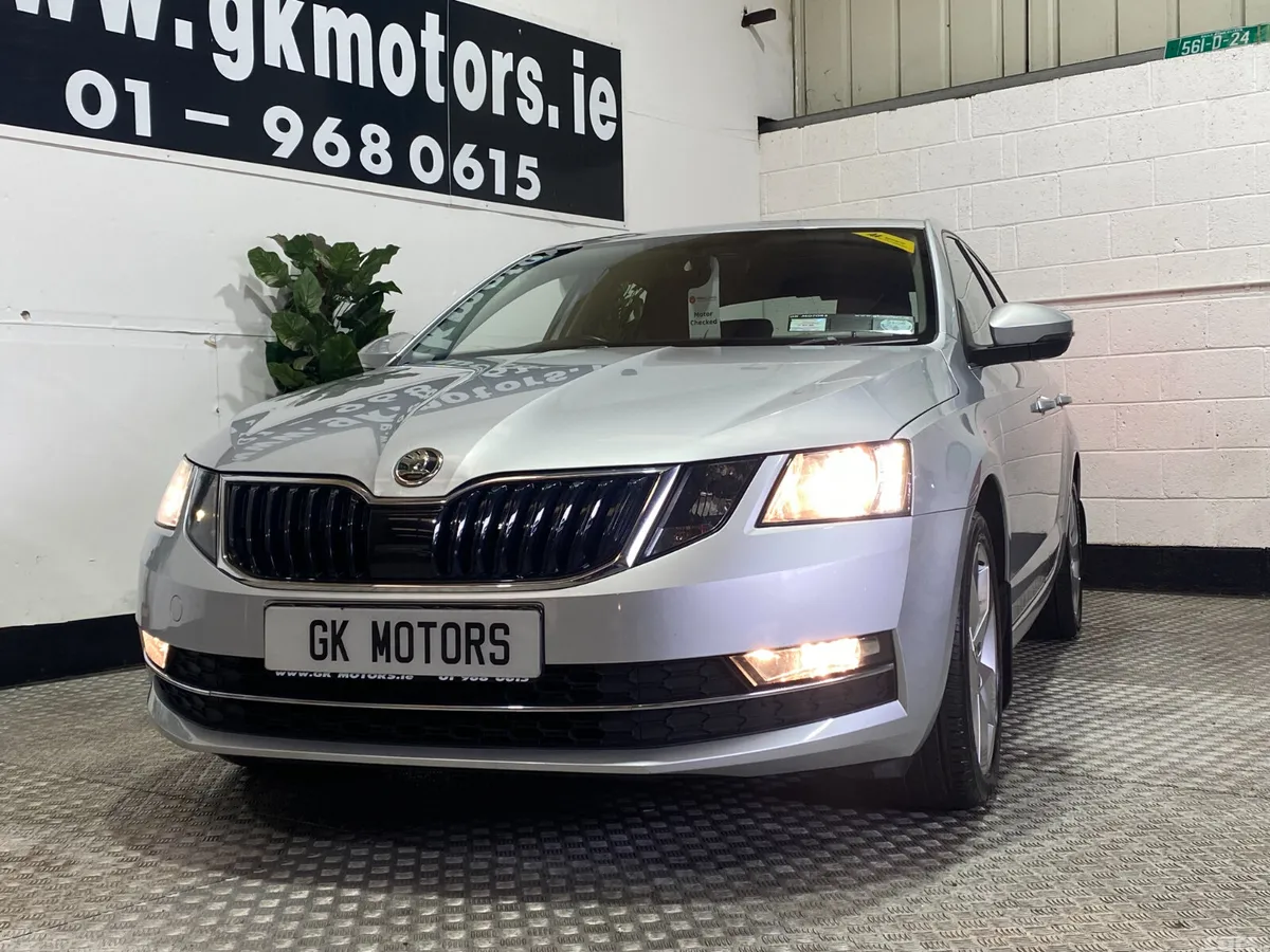 Skoda Octavia Saloon, Petrol, 2018, Grey