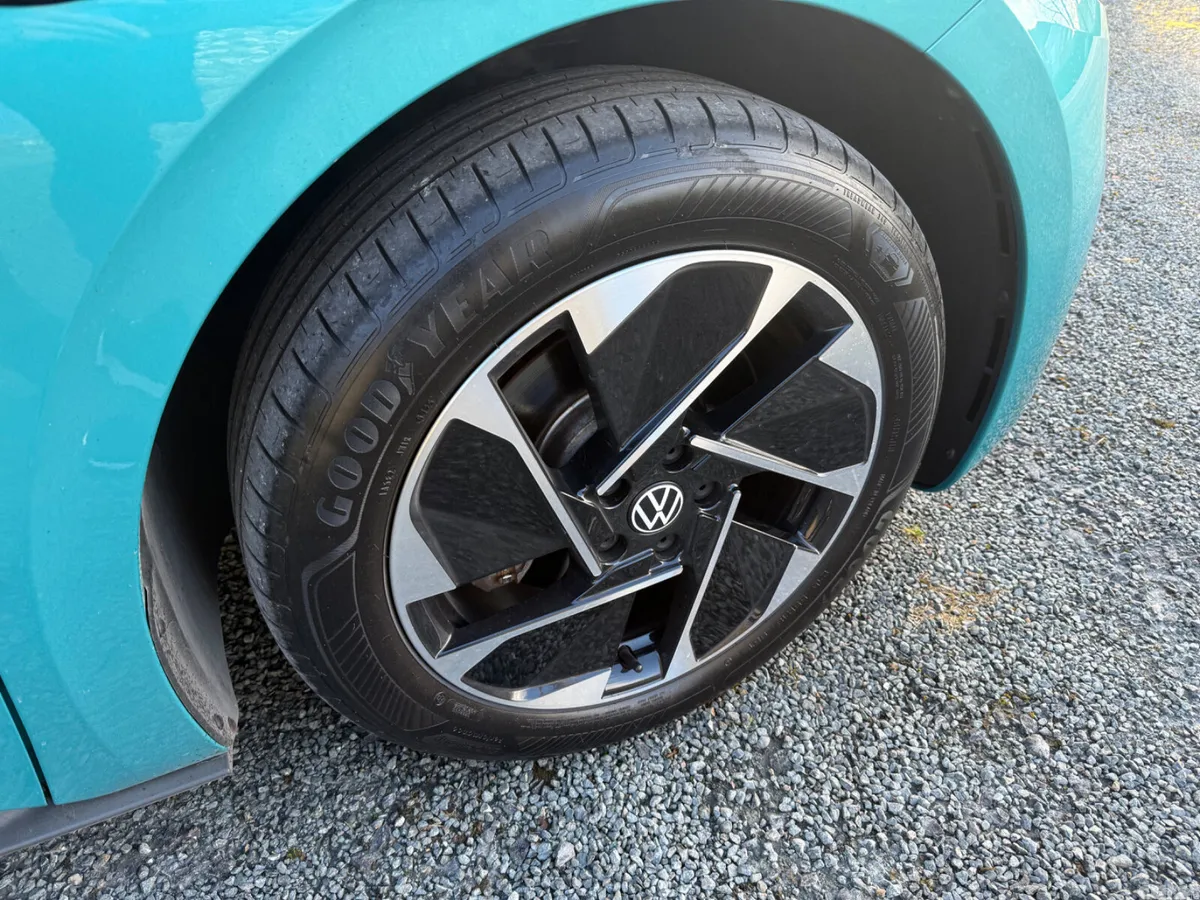Volkswagen ID.3 Hatchback, Electric, 2022, Green