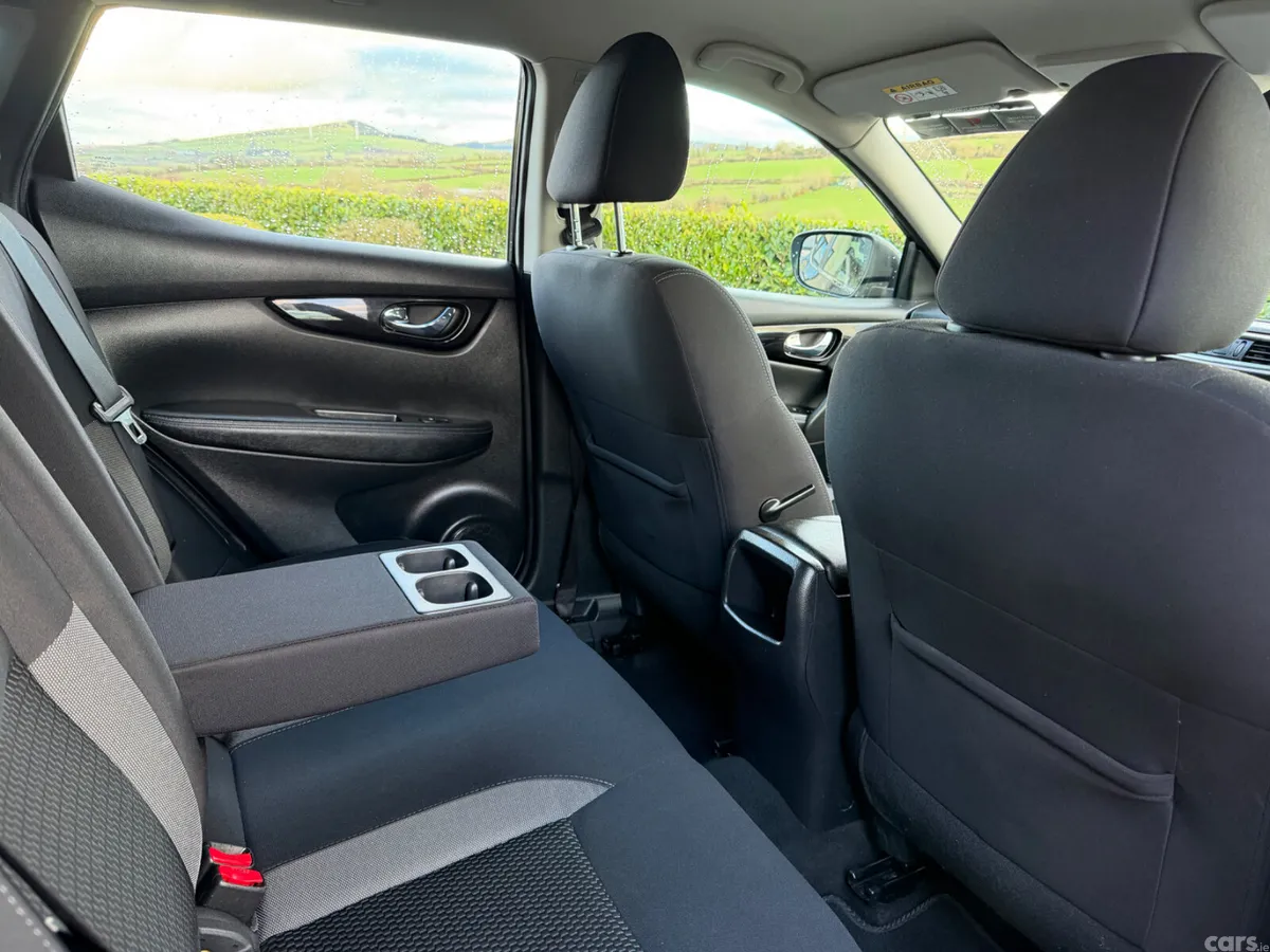 Nissan Qashqai Hatchback, Diesel, 2019, Black