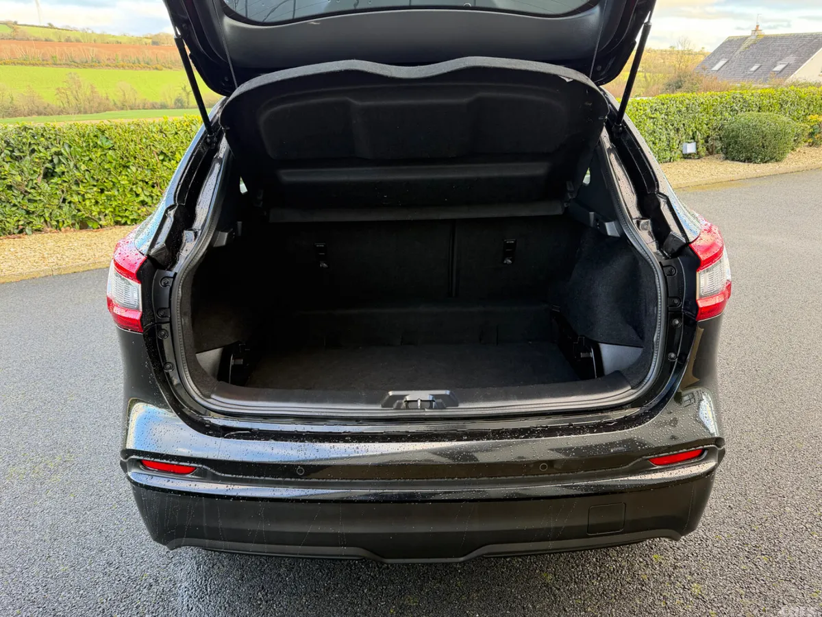 Nissan Qashqai Hatchback, Diesel, 2019, Black