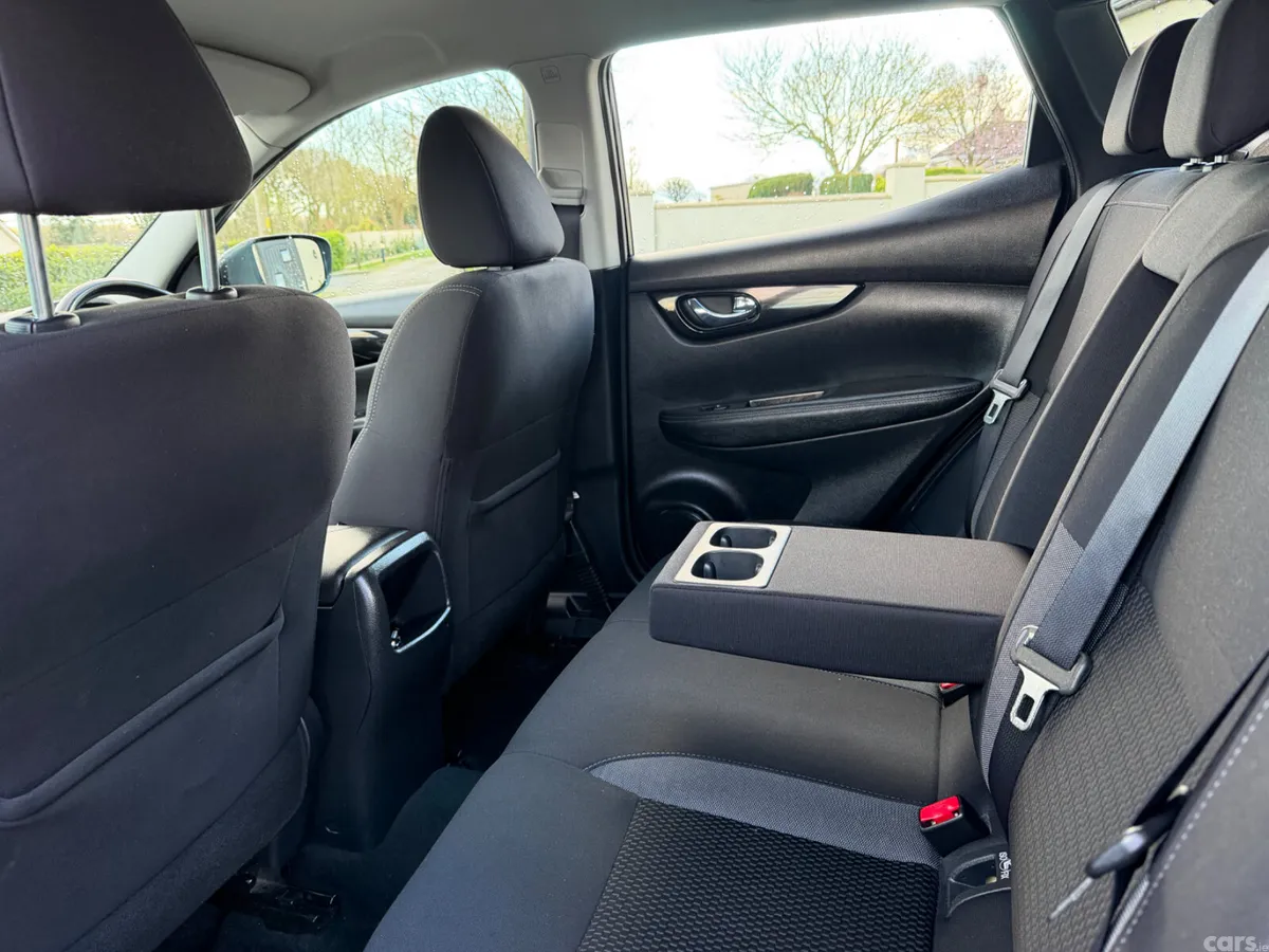 Nissan Qashqai Hatchback, Diesel, 2019, Black