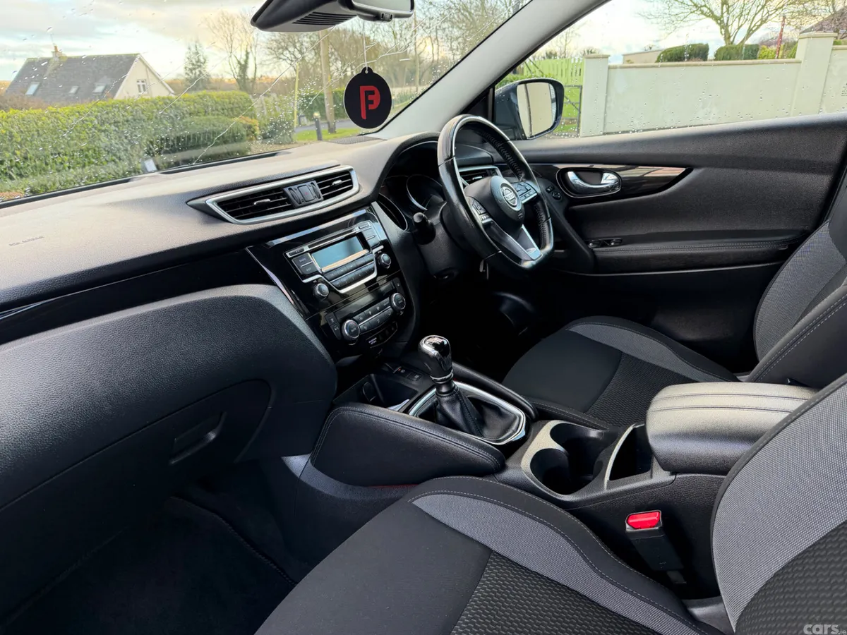Nissan Qashqai Hatchback, Diesel, 2019, Black