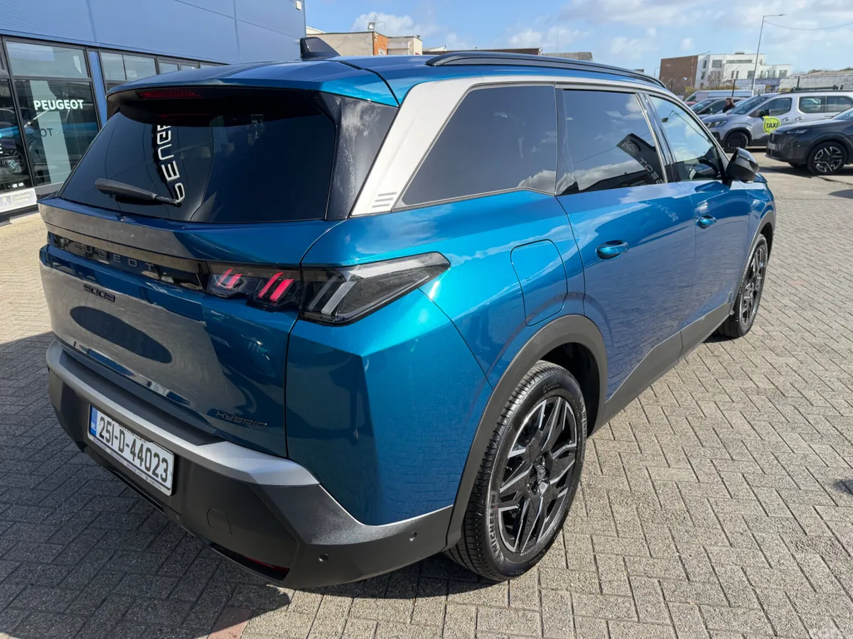 Peugeot 5008 MPV, Petrol, 2025, Blue