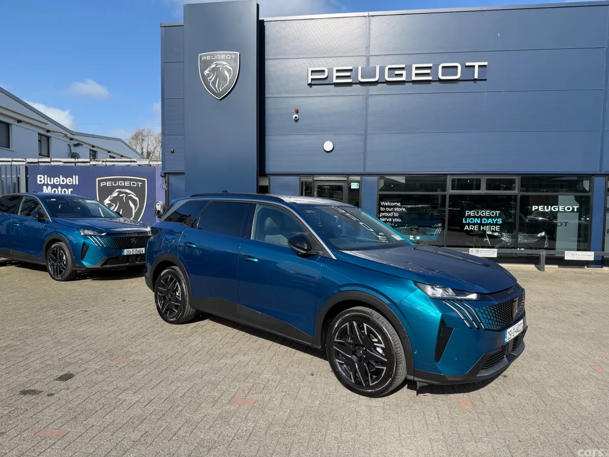 Peugeot 5008 MPV, Petrol, 2025, Blue