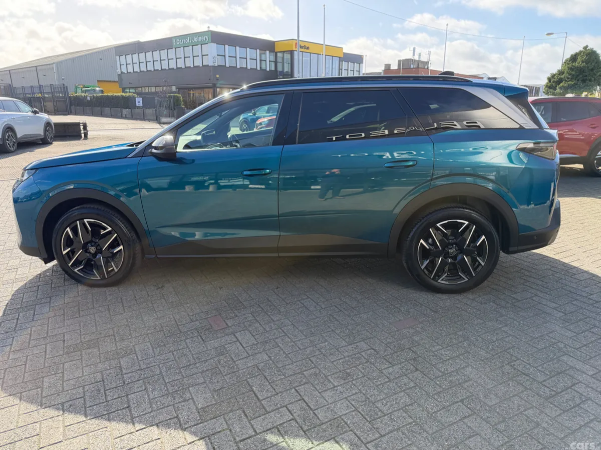 Peugeot 5008 MPV, Petrol, 2025, Blue